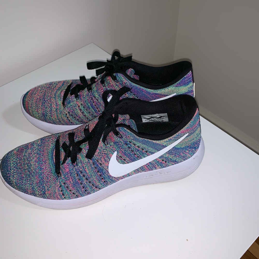 Nike sneakers 9 pink blue green running